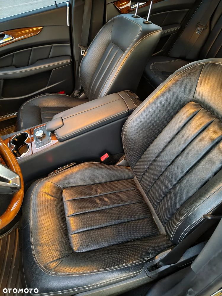 Mercedes-Benz CLS 500 4-Matic BlueEff - 12