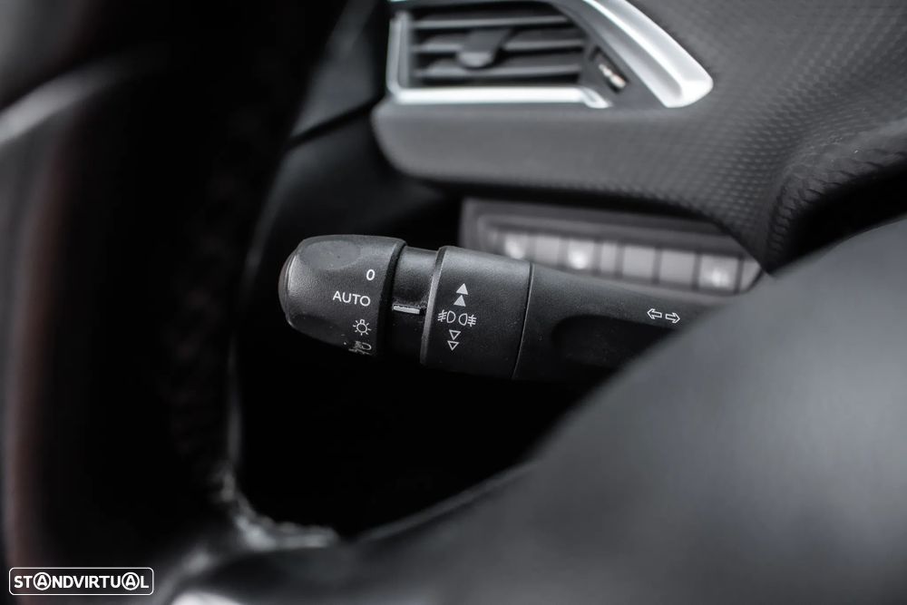 Peugeot 2008 1.6 e-HDi Allure - 11