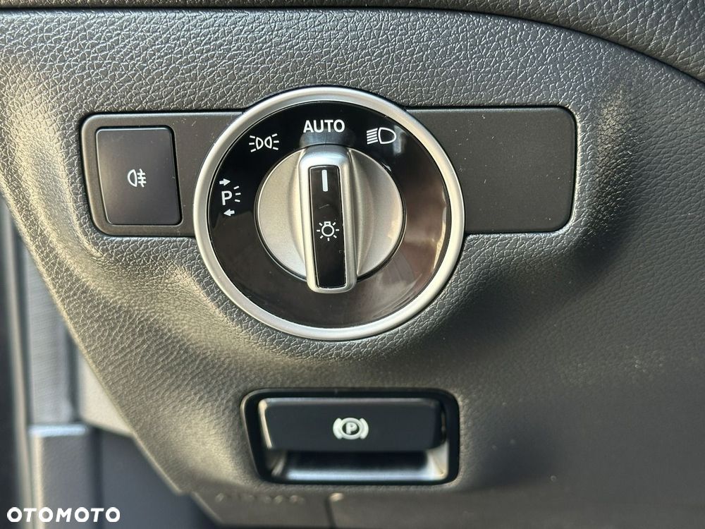 Mercedes-Benz GLA 200 7G-DCT Style - 17