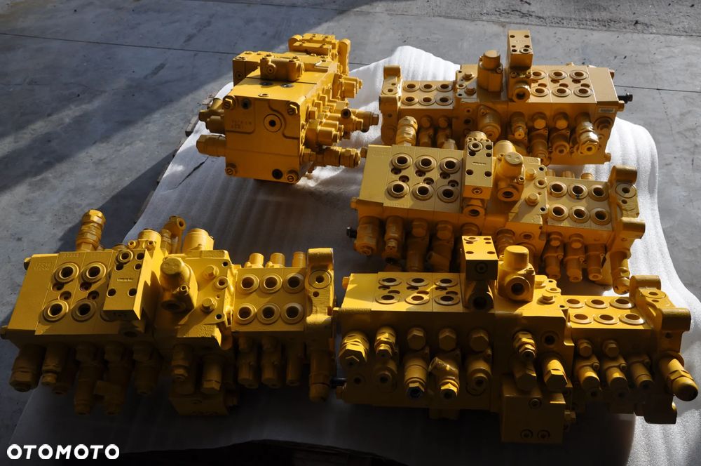 Rozdzielacz hydrauliczny Komatsu PC 170 - 5