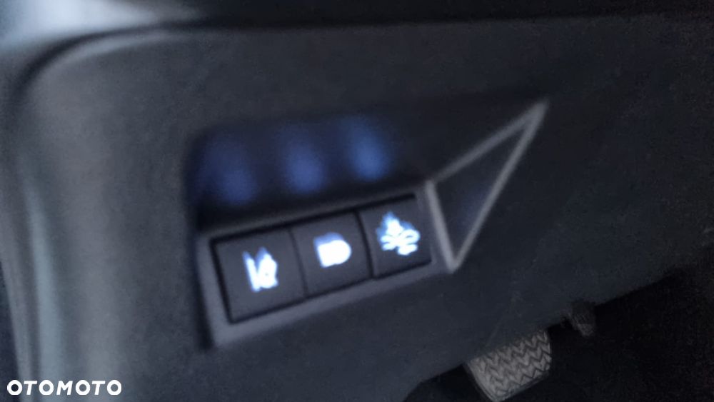 Toyota Yaris Hybrid 100 Selection Platinum - 14