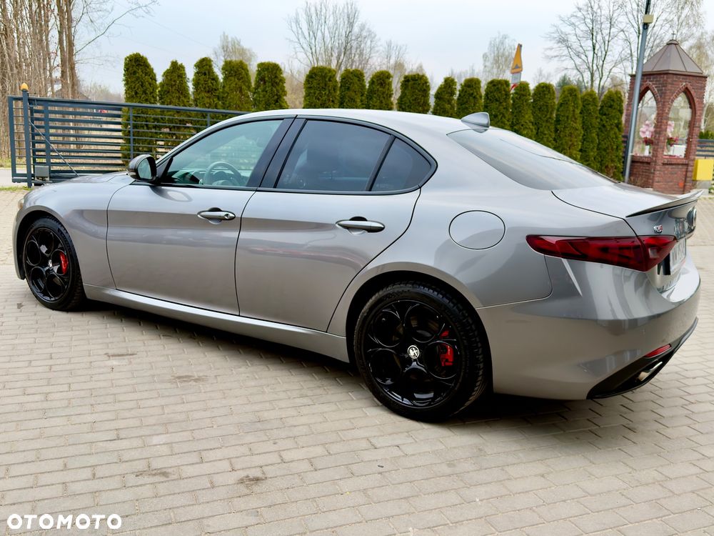 Alfa Romeo Giulia 2.0 Turbo 16V AT8-Q4 Ti - 8