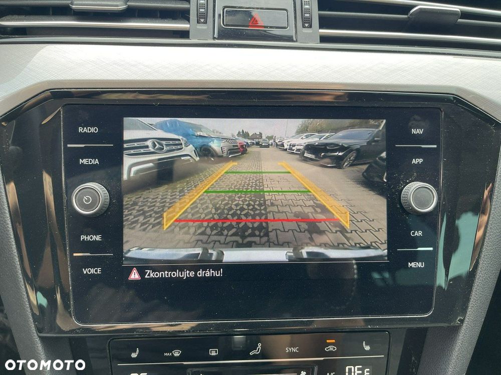 Volkswagen Passat Variant 2.0 TDI SCR DSG Conceptline - 12