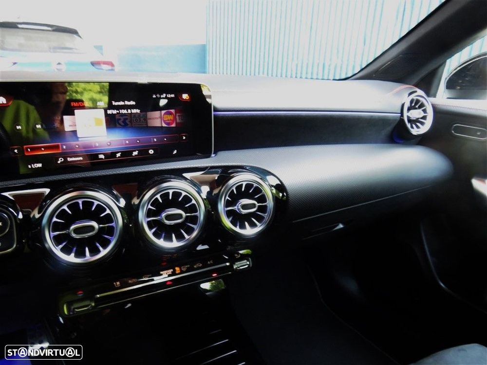 Mercedes-Benz CLA 180 d Shooting Brake 7G-DCT AMG Line - 11