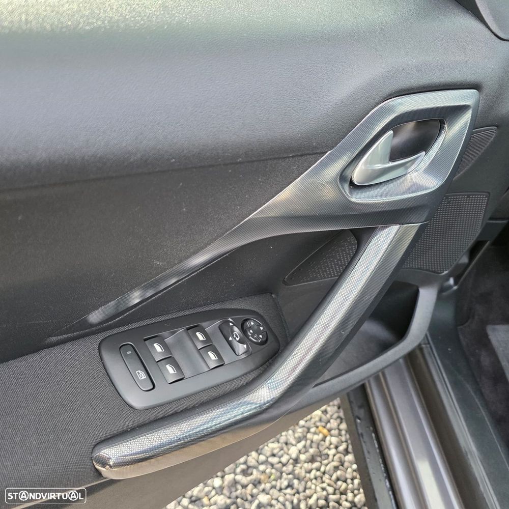 Peugeot 2008 1.2 PureTech Allure - 18