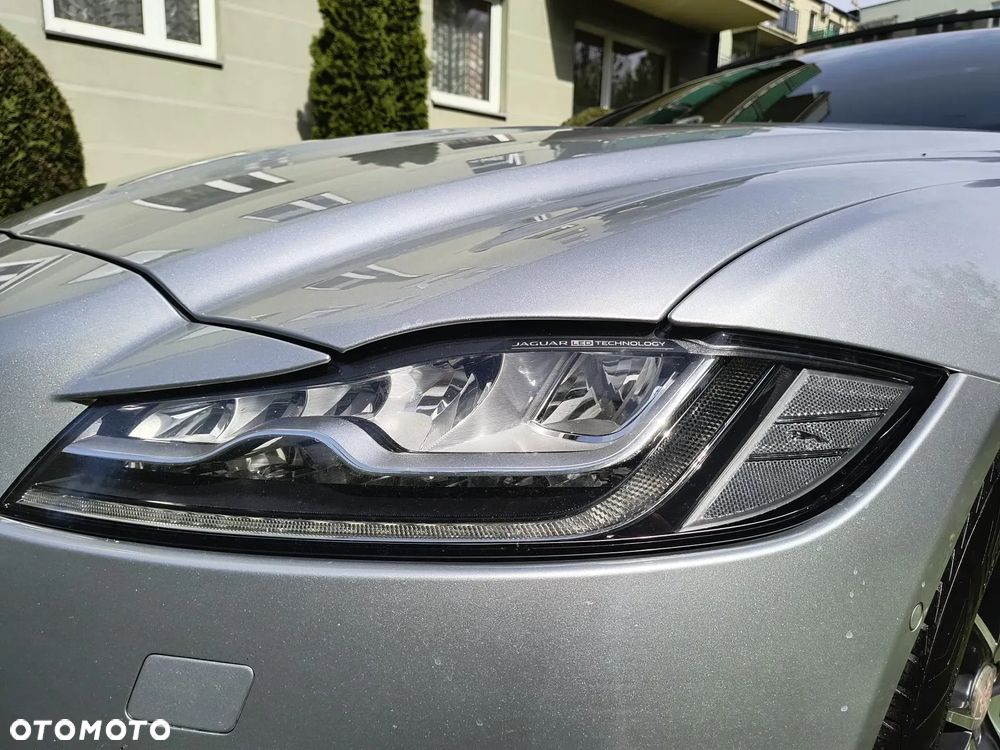 Jaguar XF 2.0 i4D R-Sport - 9
