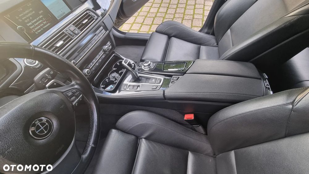 BMW Seria 5 525d - 17