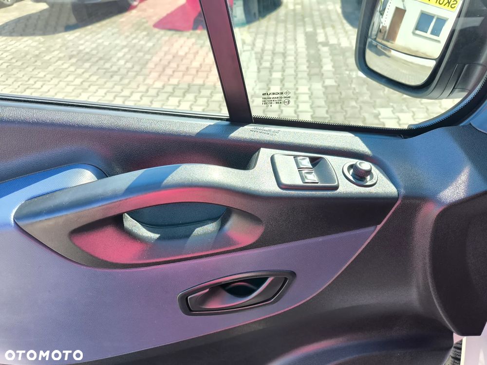 Opel Vivaro - 18