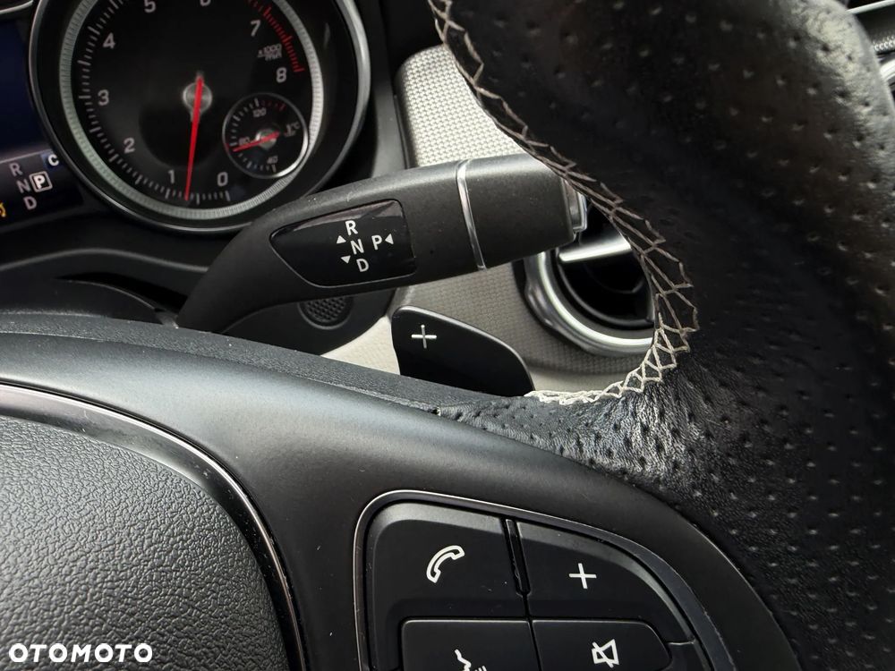 Mercedes-Benz GLA 200 7G-DCT Style - 25