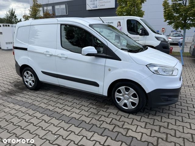 Ford Transit Courier - 10