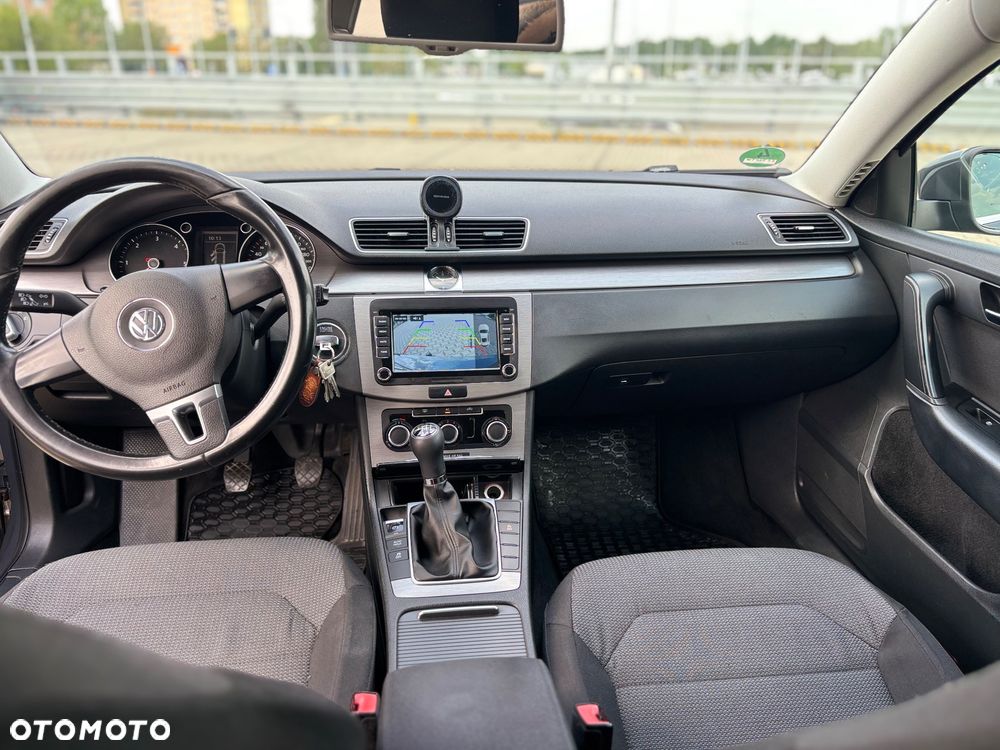 Volkswagen Passat 1.6 TDI DPF BlueMot Comfortline - 17