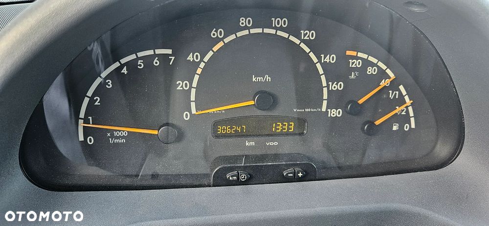 Mercedes-Benz Sprinter - 10