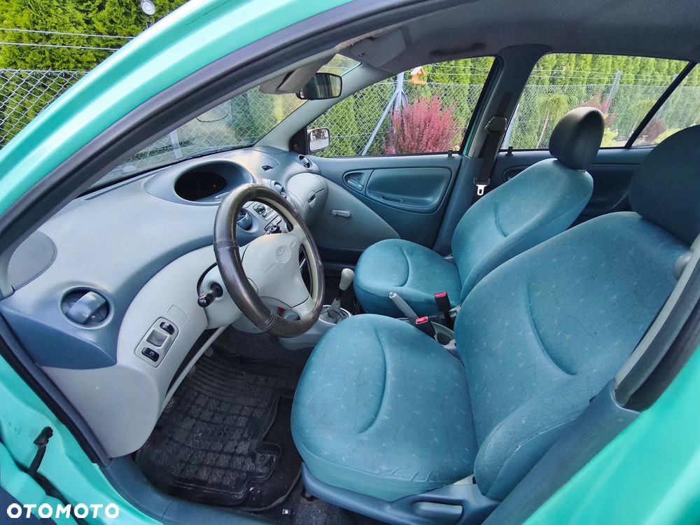Toyota Yaris 1.0 Base - 13
