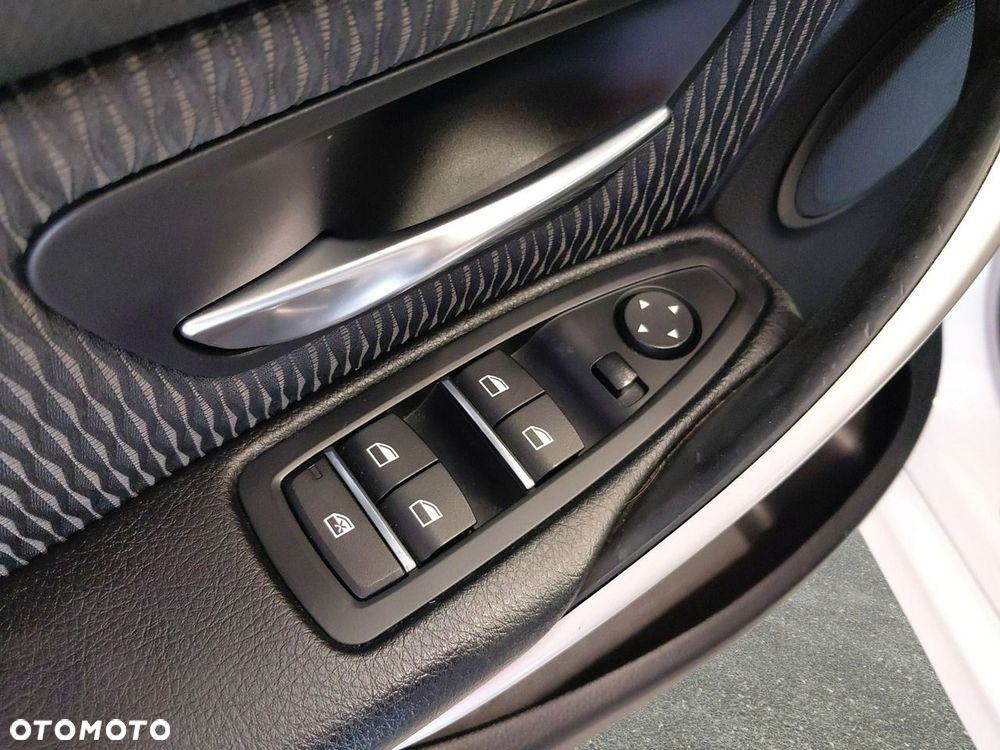BMW Seria 3 318i - 29