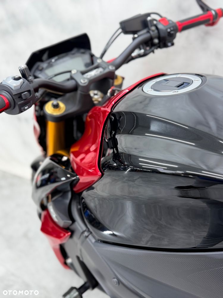 Suzuki GSX 1000 - 25