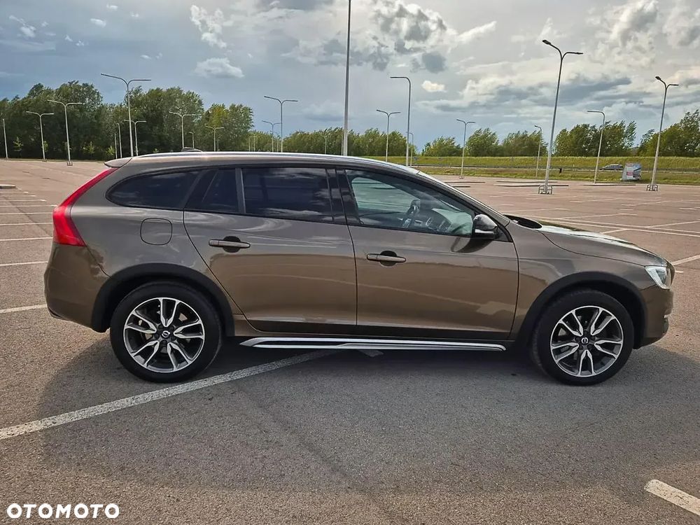 Volvo V60 Cross Country T5 AWD Momentum - 4