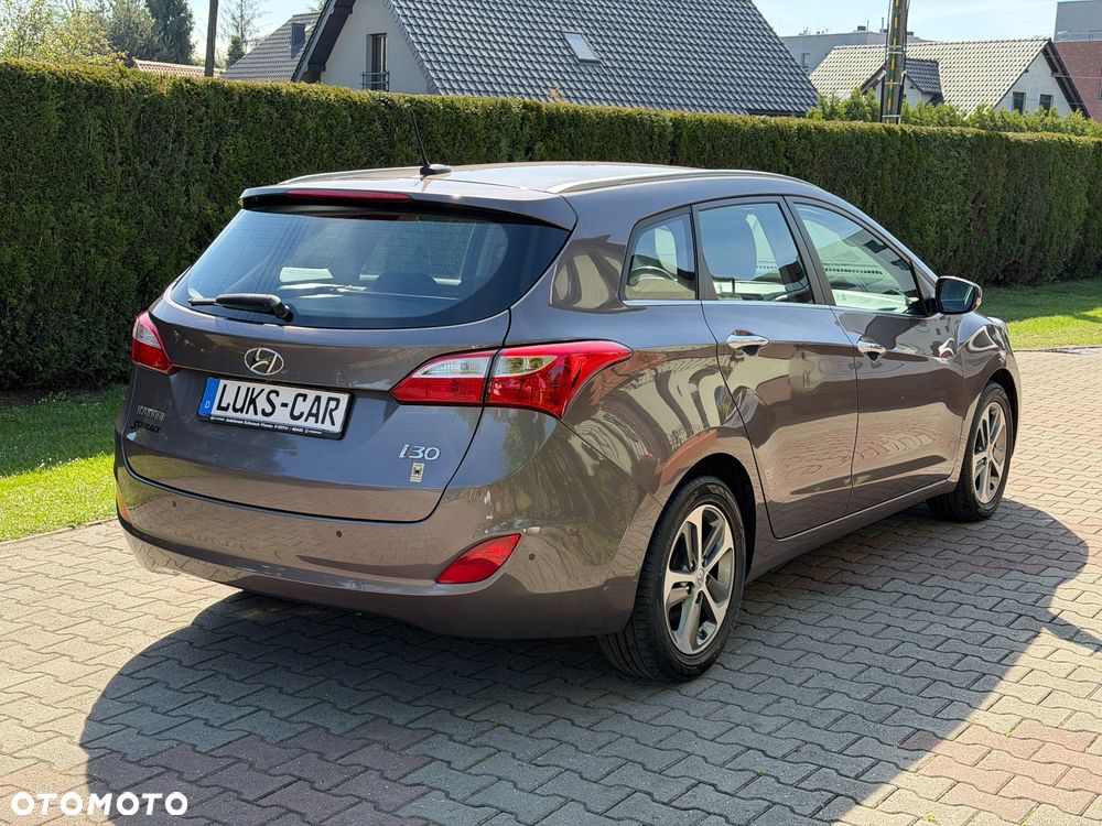 Hyundai i30 blue Kombi 1.4 YES Gold - 38