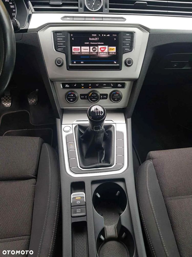 Volkswagen Passat - 8