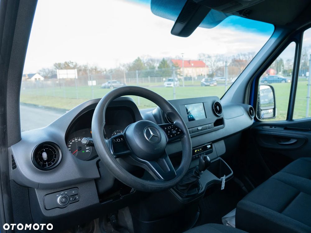 Mercedes-Benz Sprinter - 16