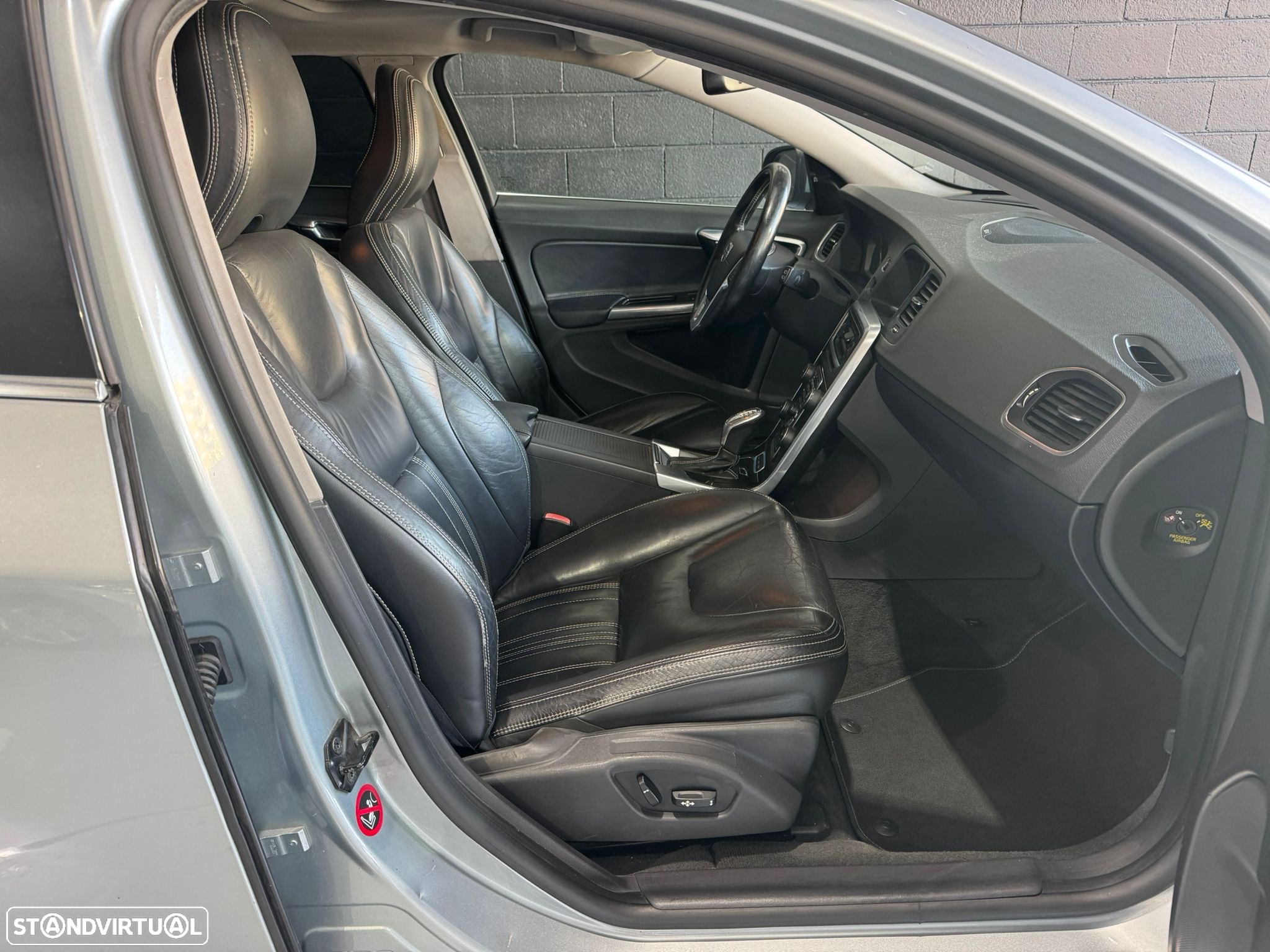 Volvo V60 D6 Plug-In-Hybrid AWD Geartronic Summum - 11