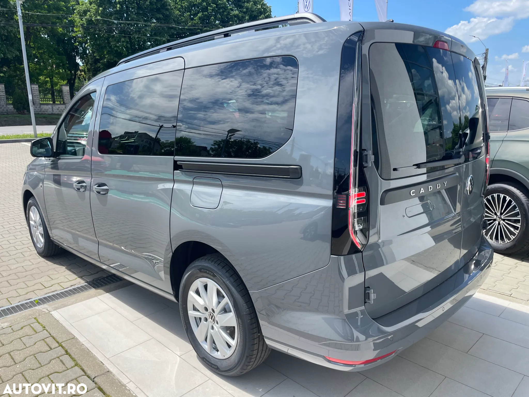 Volkswagen Caddy Maxi 2.0 TDI 75 kW Life - 6