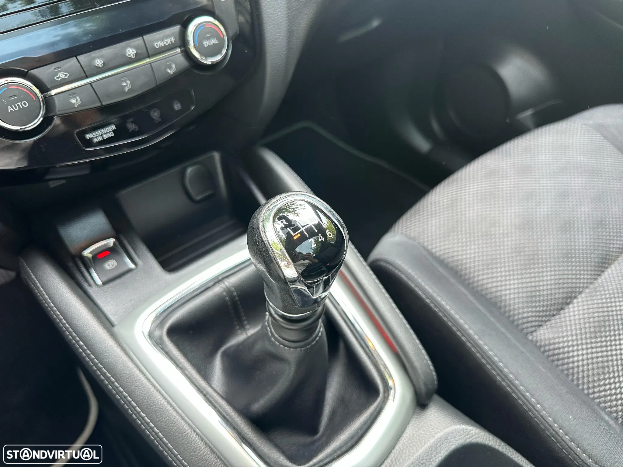 Nissan Qashqai 1.5 dCi N-Connecta 18 - 19