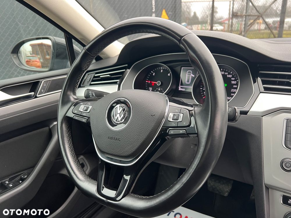 Volkswagen Passat - 28