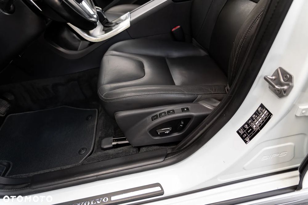 Volvo V60 D4 AWD Geartronic Summum - 17