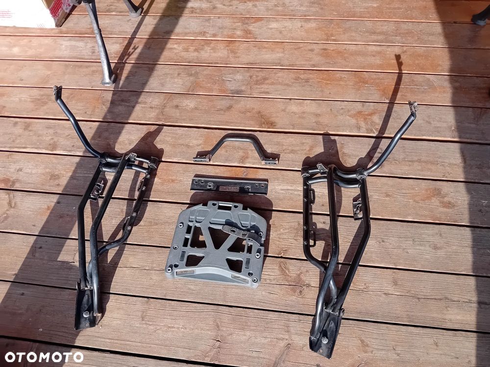 Sprzedam kpl. kufrów wraz z stelażami Honda Varadero 1000 rok 1999 - 15