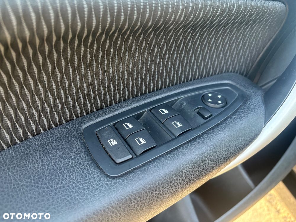 BMW Seria 1 118i - 26
