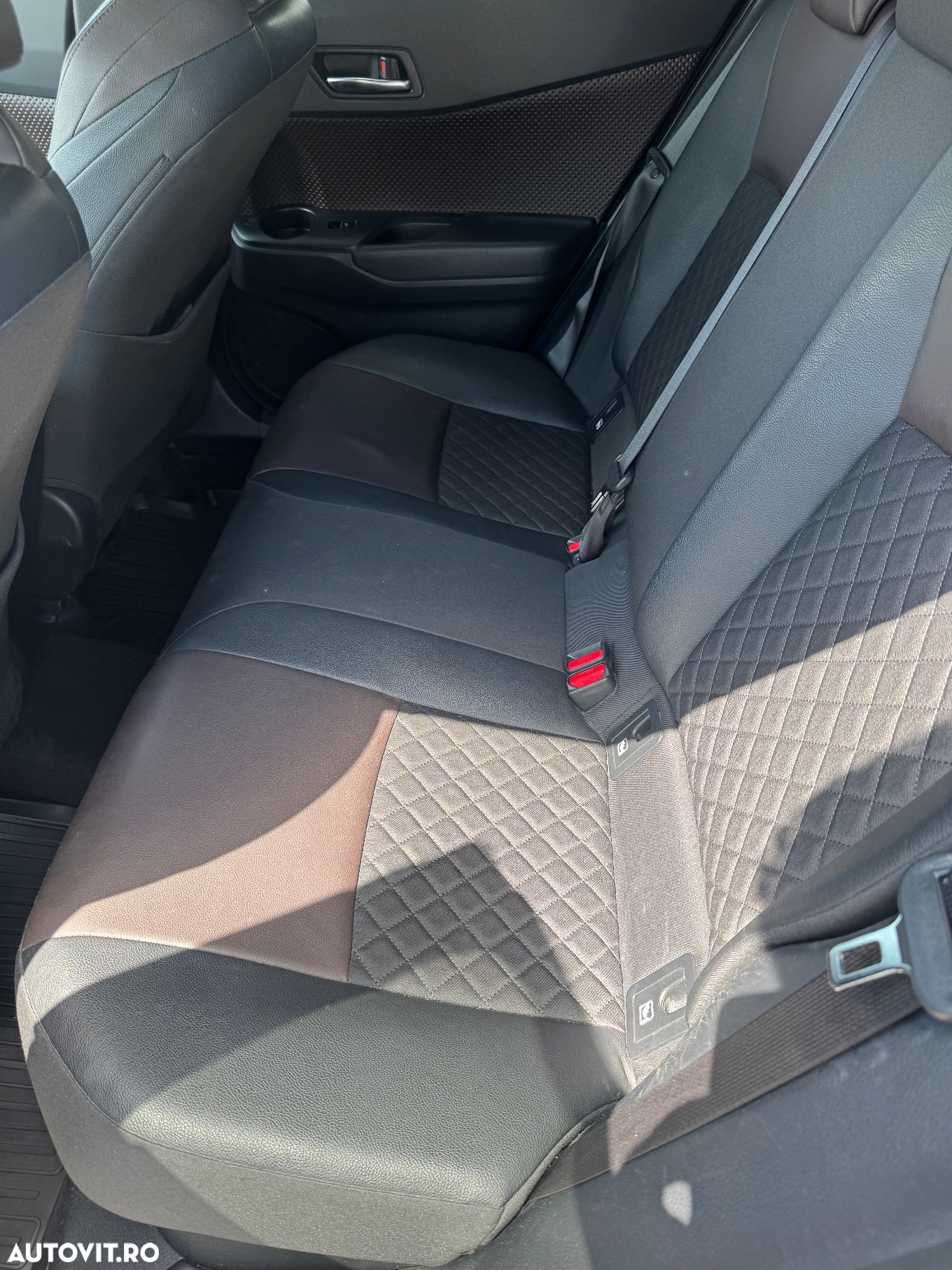 Toyota C-HR 1.8 HSD 122 CP 4x2 CVT C-lassy - 10