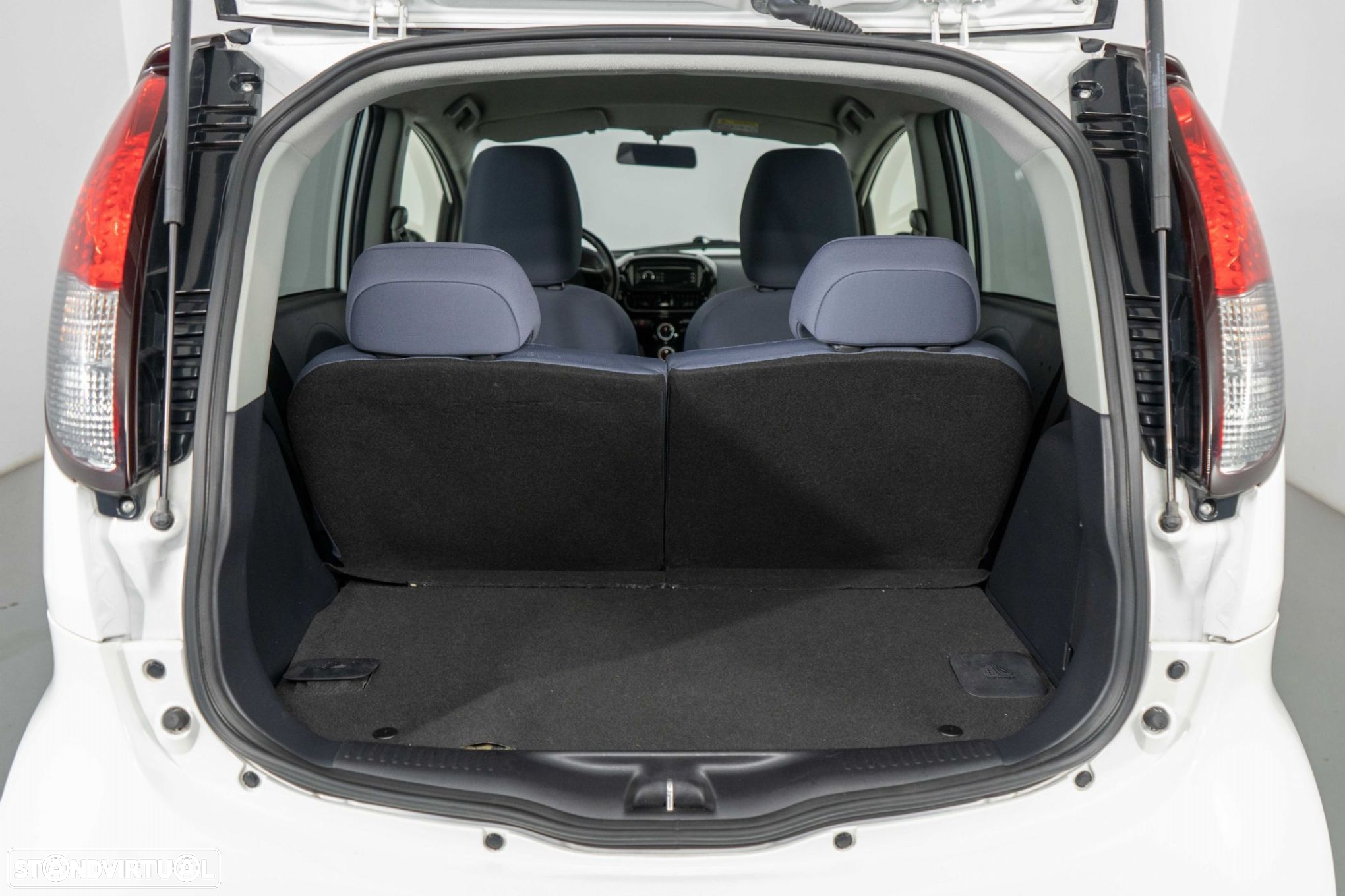 Peugeot iOn Standard - 11