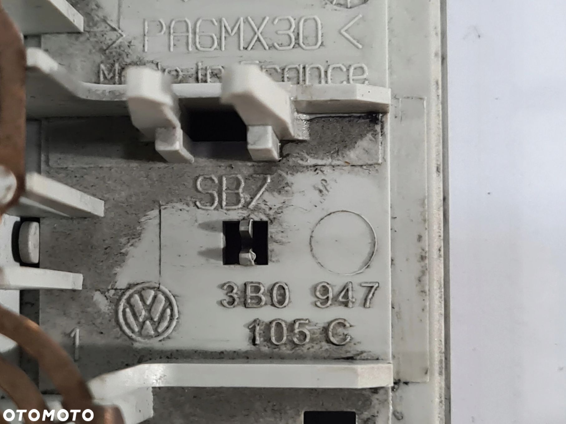 VW T5 lampka oświetlenie kabiny podsufitki przód 3B0947105 - 3