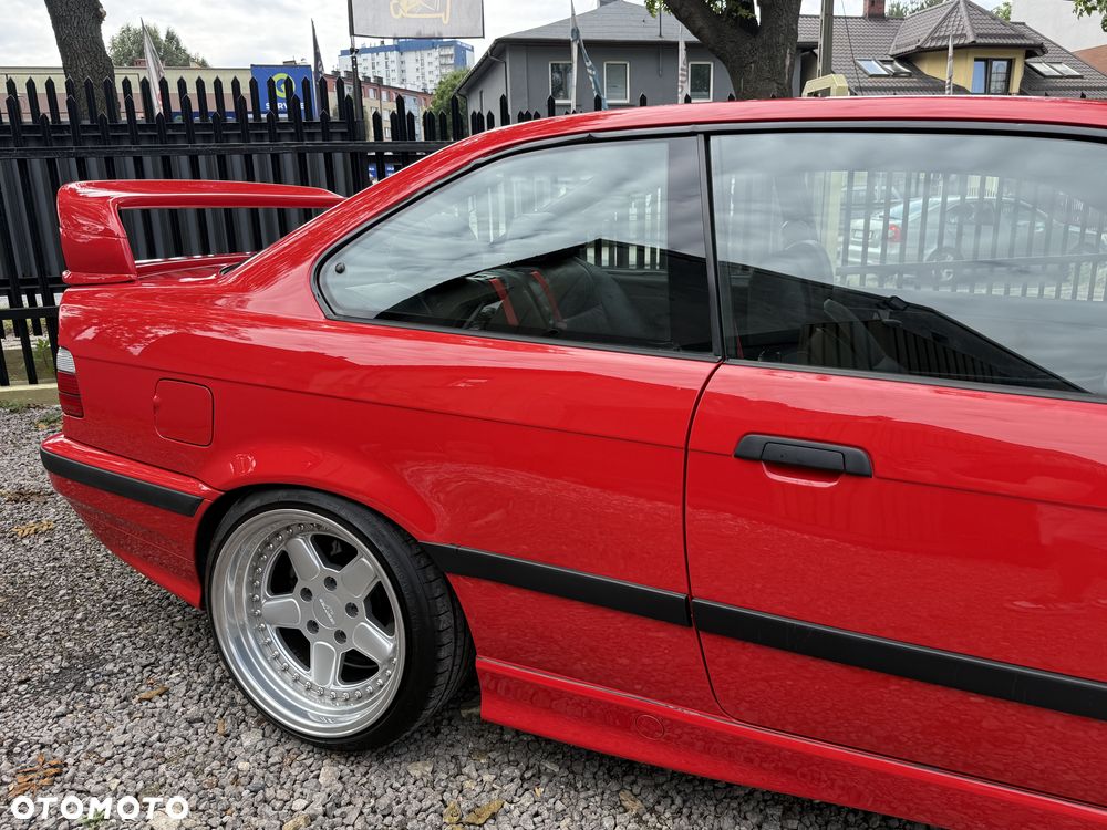 BMW Seria 3 320i - 11