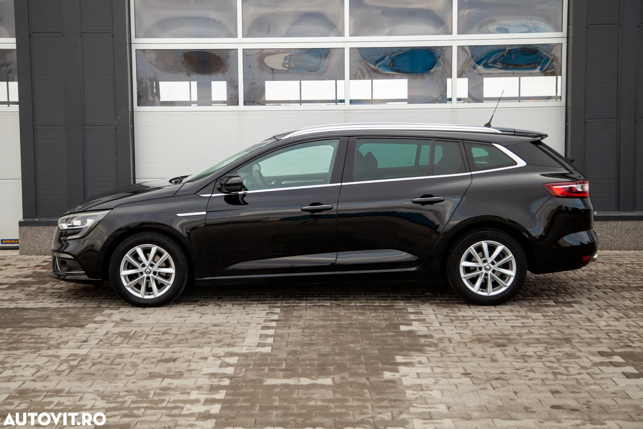 Renault Megane ENERGY dCi 110 EDC INTENS - 4