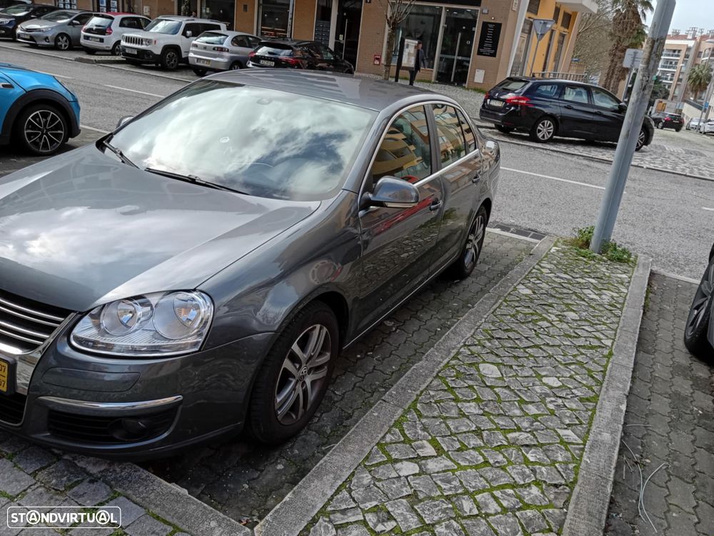 VW Jetta 1.9 TDi Confortline - 4