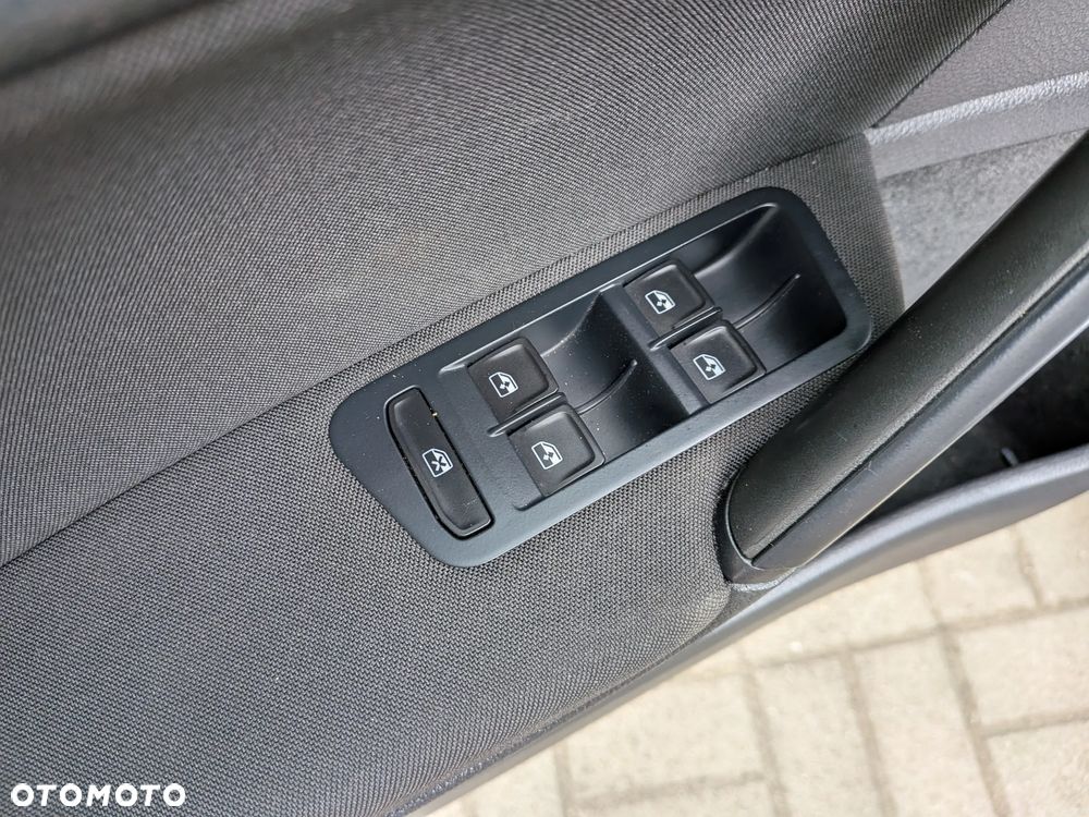 Volkswagen Golf 1.6 TDI (BlueMotion Technology) Trendline - 14