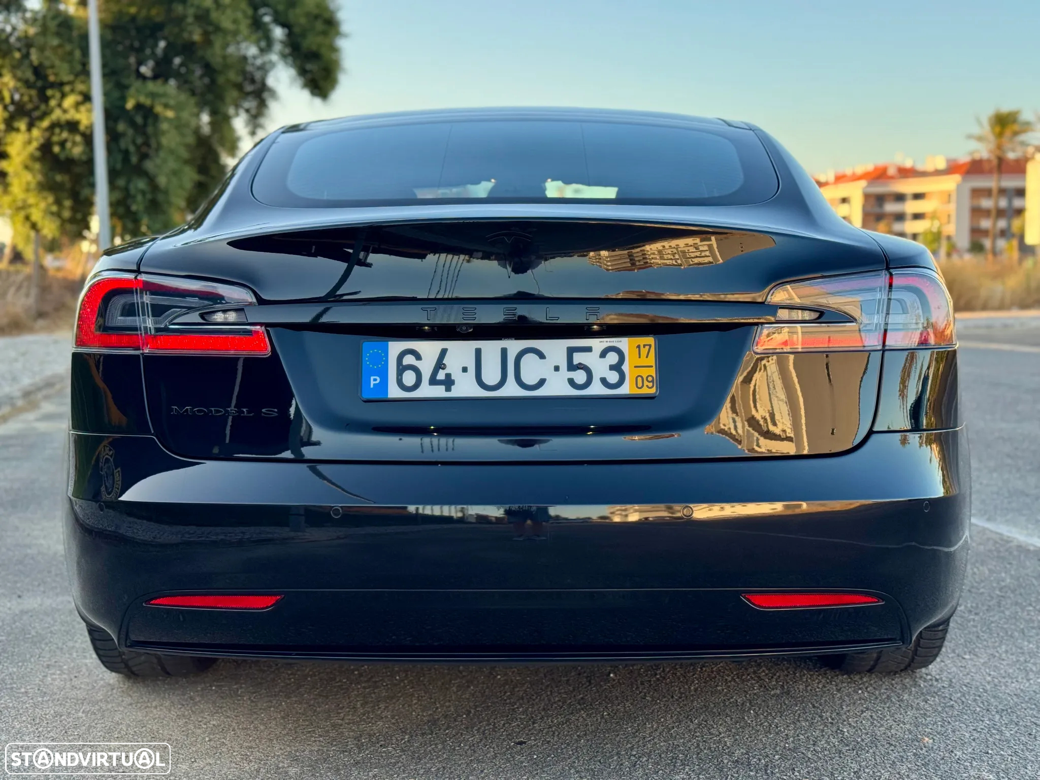 Tesla Model S - 12