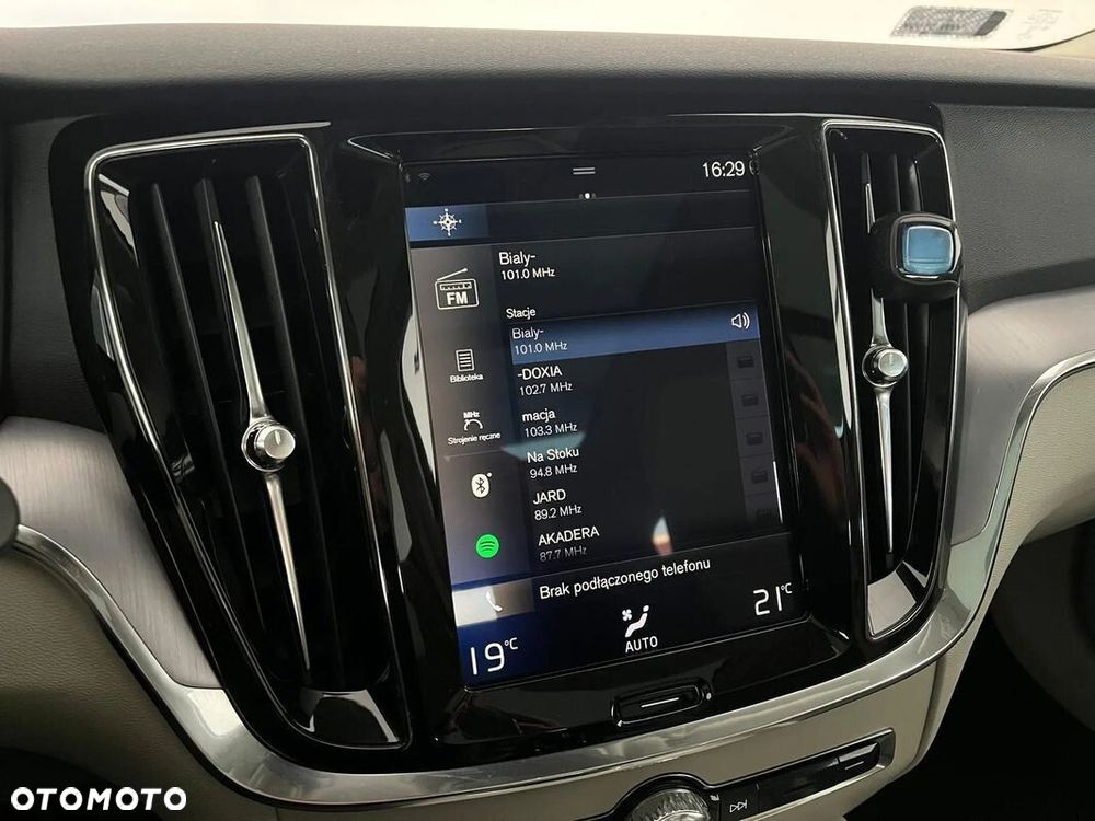 Volvo V60 D4 Drive-E Momentum - 34