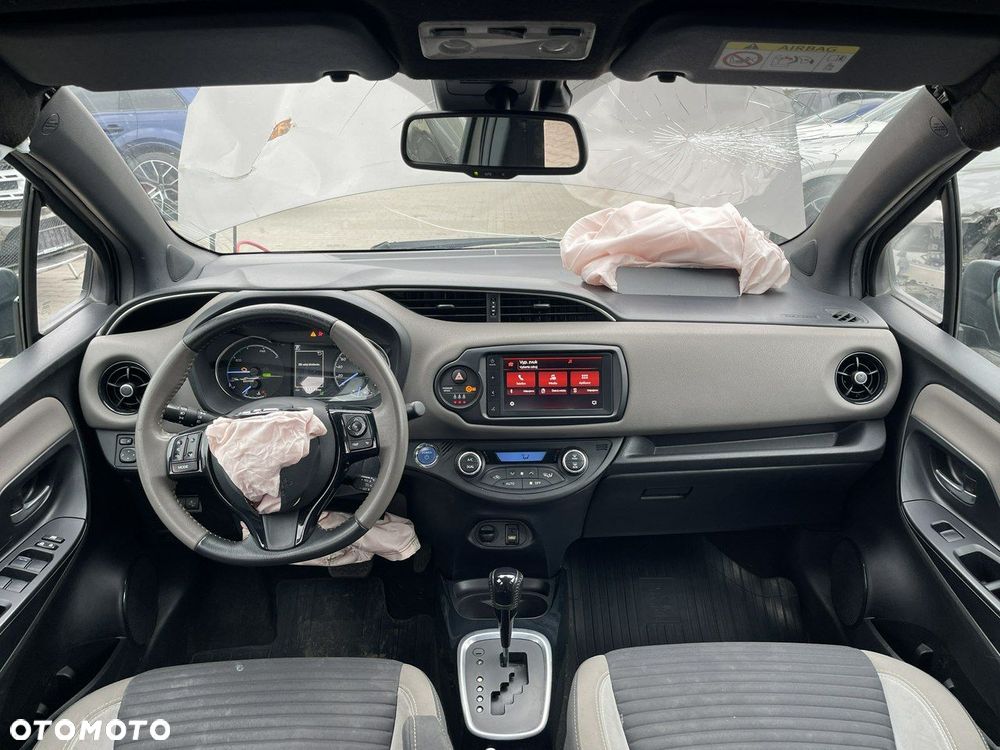 Toyota Yaris Hybrid 100 Selection Passion - 9