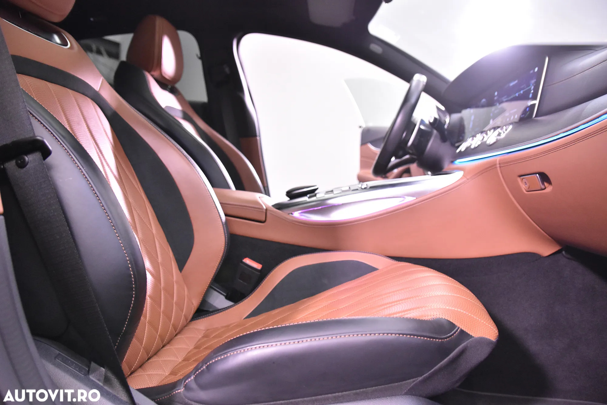 Mercedes-Benz AMG GT 53 4MATIC+ MHEV - 11