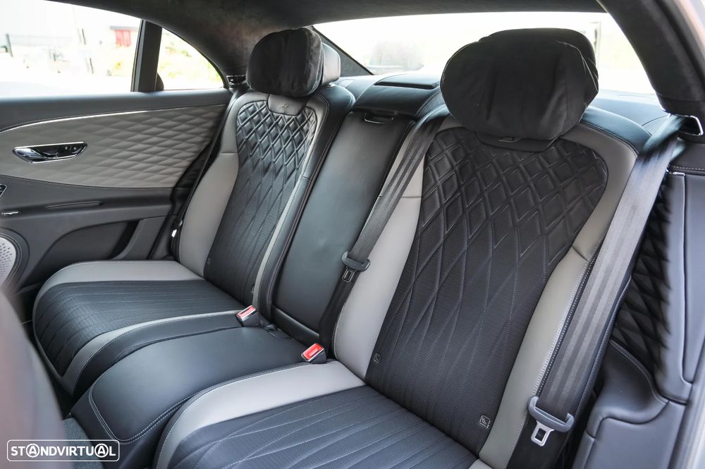 Bentley Flying Spur Hybrid S - 22