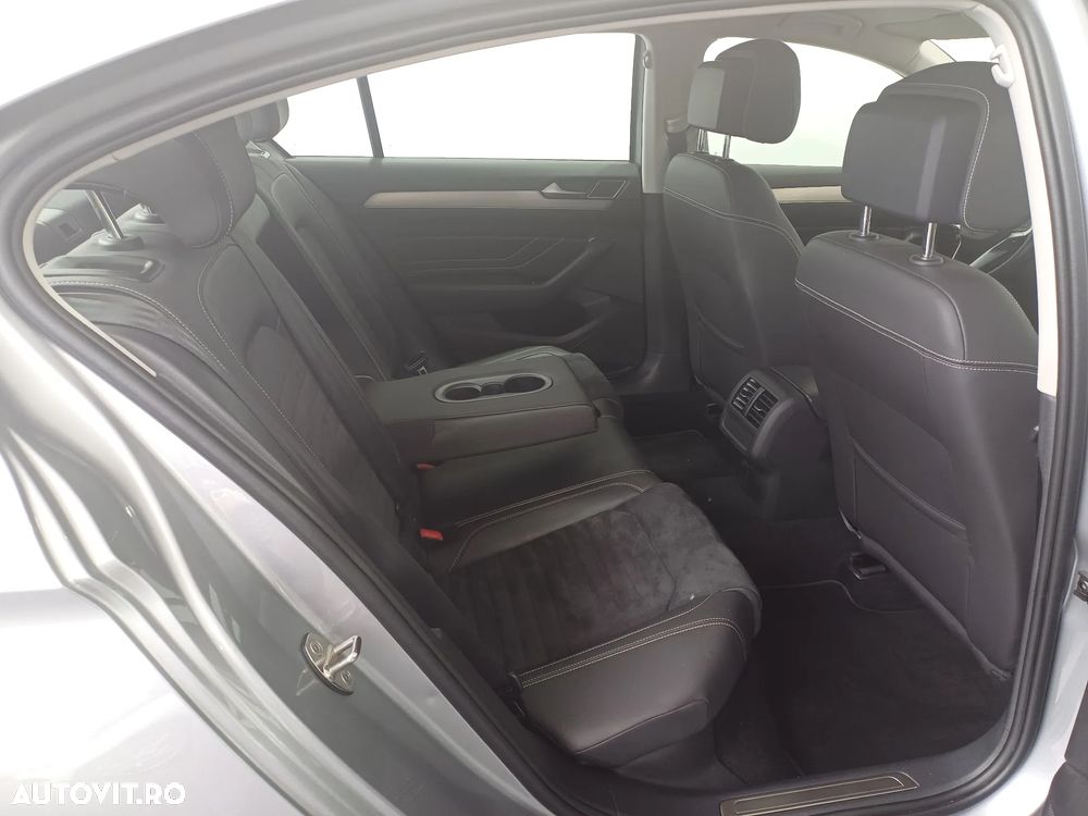 Volkswagen Passat 2.0 TDI DSG Highline - 30