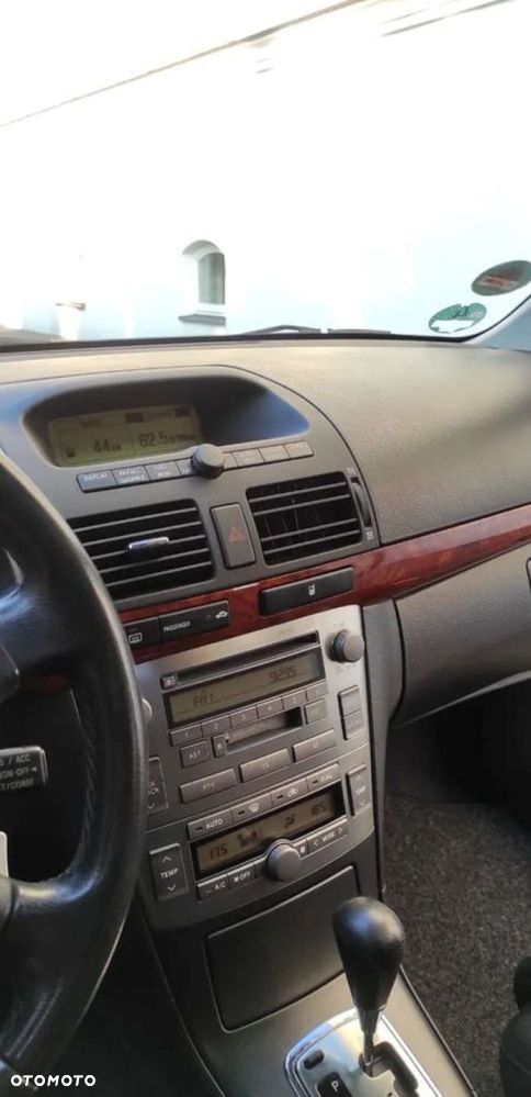 Toyota Avensis - 9