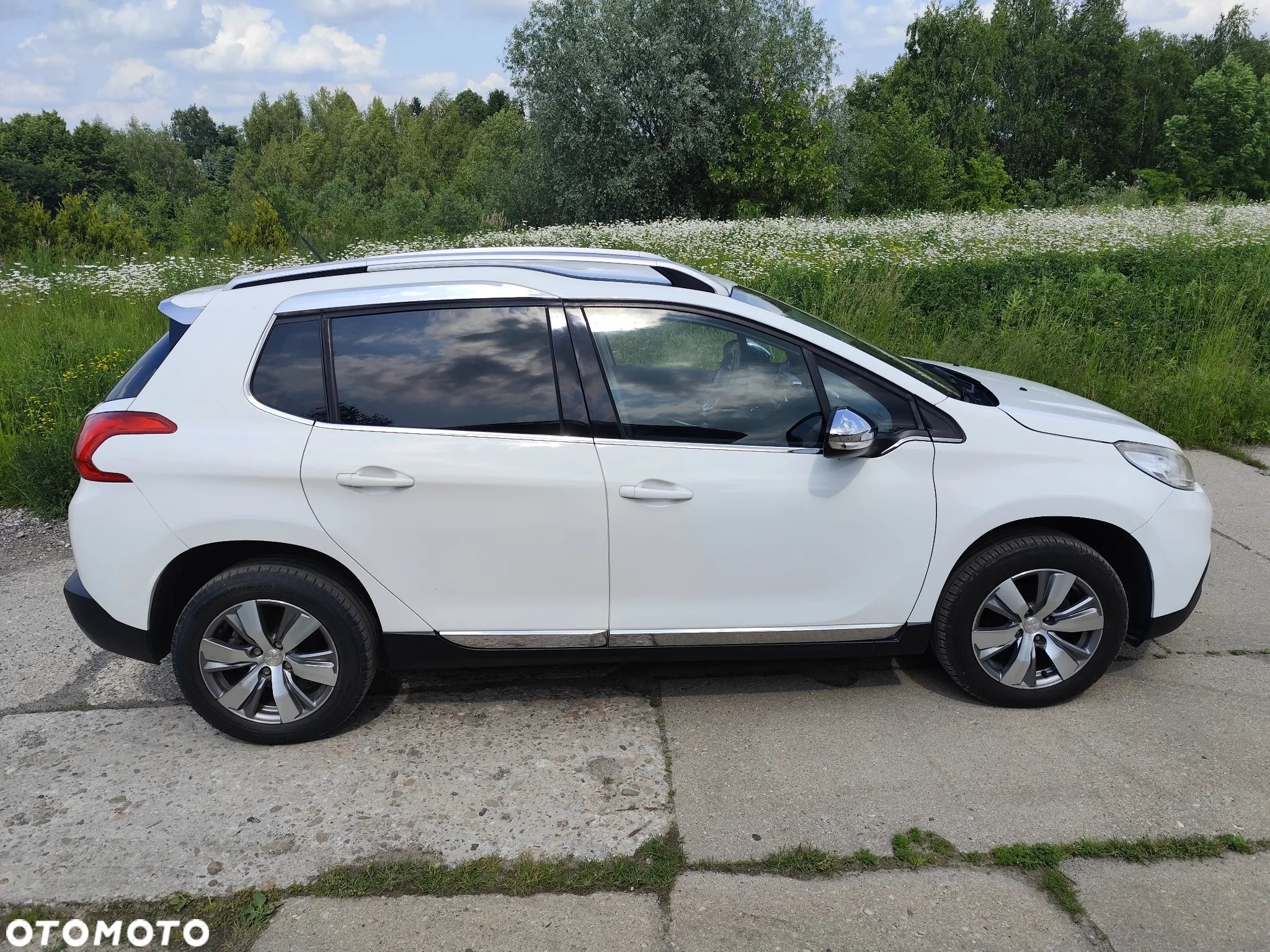Peugeot 2008 1.6 e-HDi Allure S&S - 4