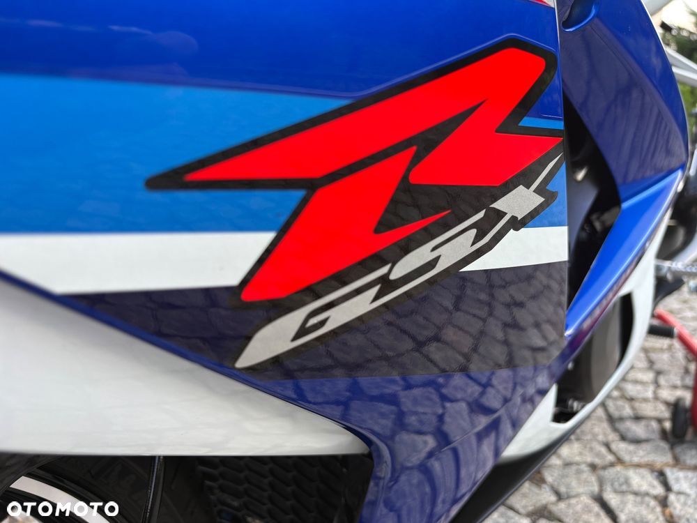 Suzuki GSX-R - 25