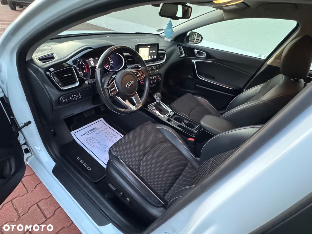 Kia Ceed - 36