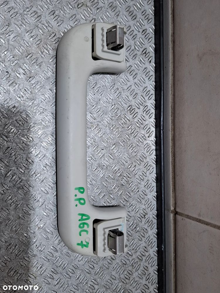 Rączka podsufitki Audi A6C7 A7 A7 A5 A4 prawy przód nr 8K0857607B - 2