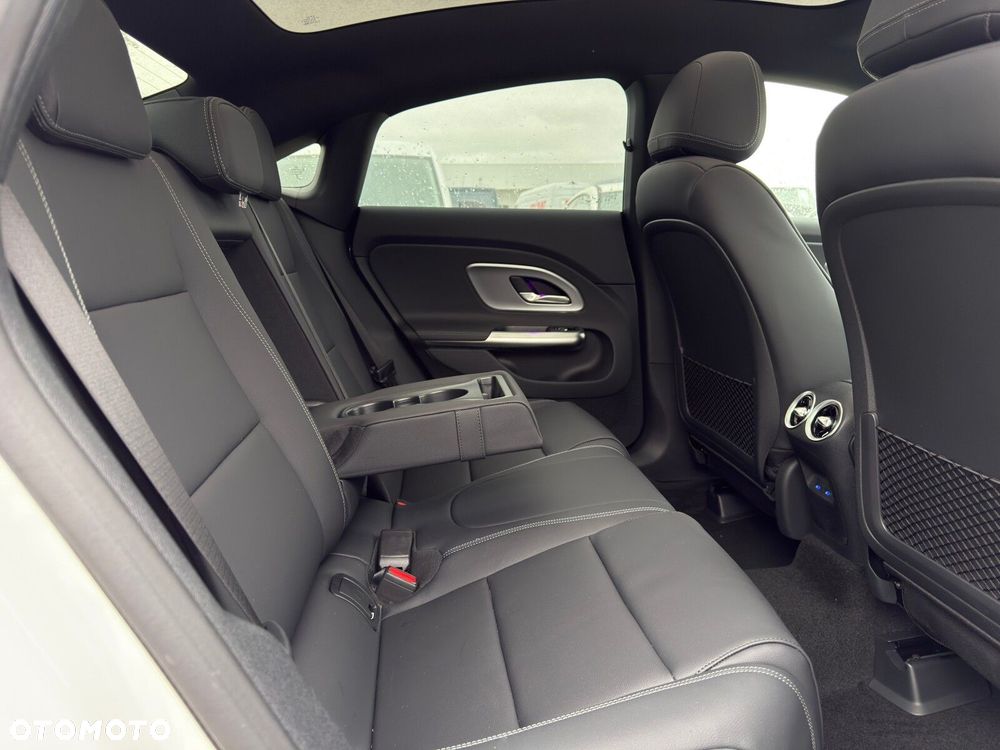 Mercedes-Benz CLA 200 mHEV 8G-DCT - 13