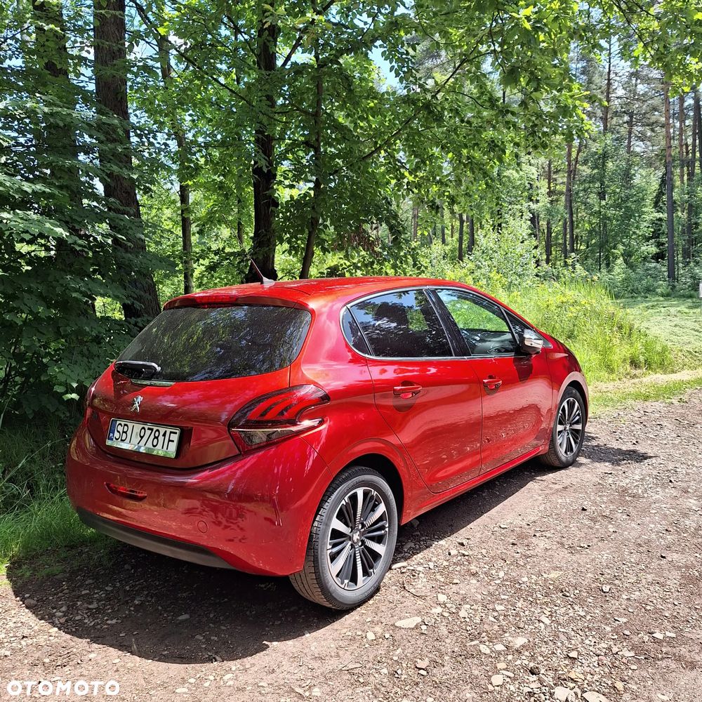 Peugeot 208 PureTech 110 Stop & Start Allure - 22